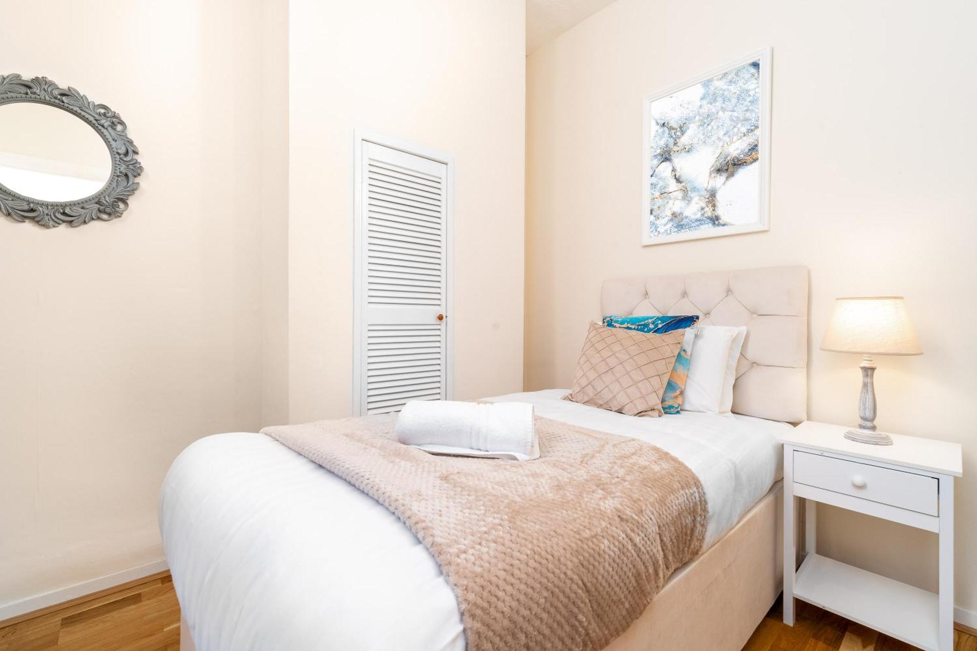 Luxury 3 Bedroom House - Harborne - Parking - Garden - Wifi & Netflix 122G Бирмингем Экстерьер фото