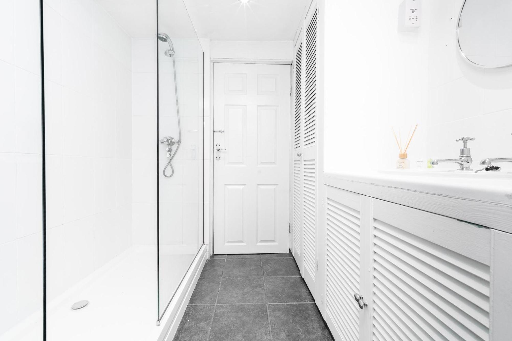 Luxury 3 Bedroom House - Harborne - Parking - Garden - Wifi & Netflix 122G Бирмингем Экстерьер фото